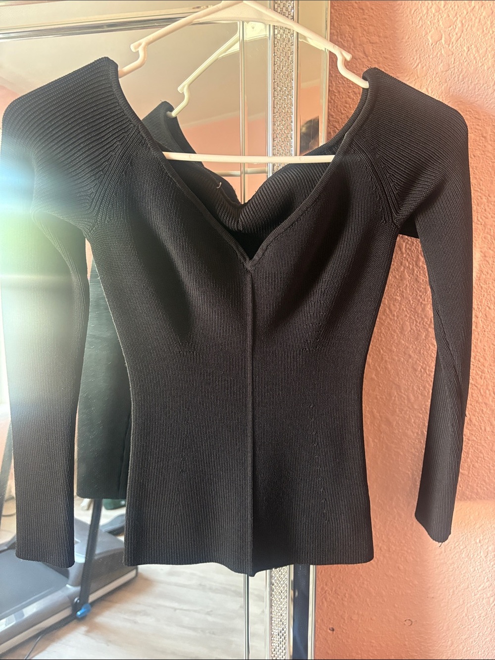 Black Ribbed V-Neck Long-Sleeve Women's Top